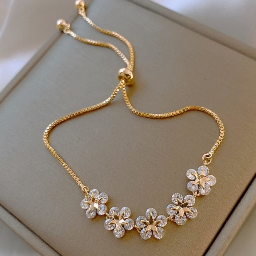 NEW Gold diamond flower adjustable bracelet - Picture 1 of 8